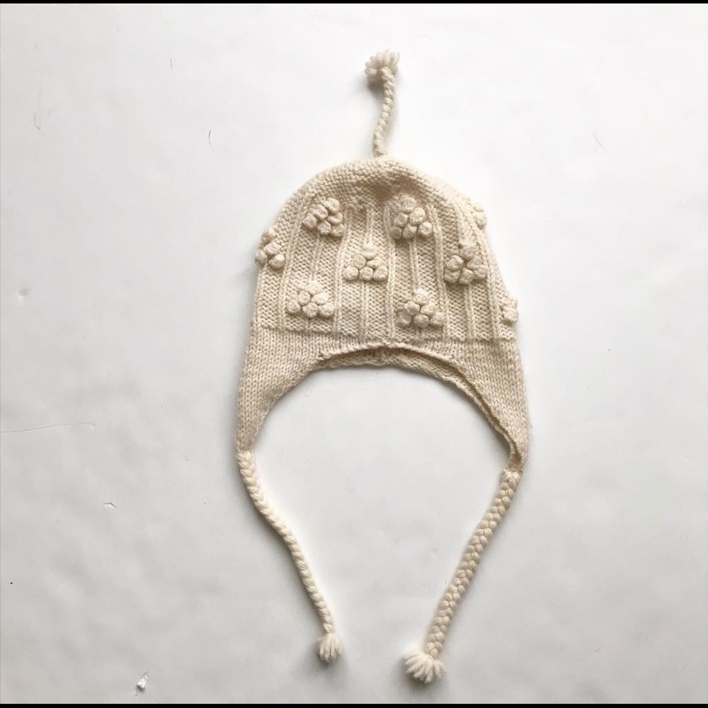 Carraigdonn cream wool knit beanie EUC fits 6-10Y